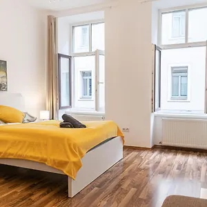 Peaceful 1br Apt. Near Metro Station Langenfeldg. Wiedeń
