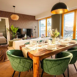 wenceslas-sq-soho-boutique-apartments-premium-suites.praguehotelsweb.com/